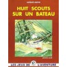 Huit scouts sur un bateau